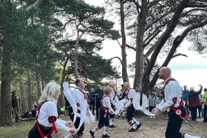 SINGING IN THE MAY 2023 - 5 am (!!) St Martha's Hill, Guildford